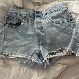 Levi 501 light wash jean shorts size 26